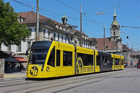 Bernmobil Combino Als Tramlinie Nach Saali Hier Auf Der