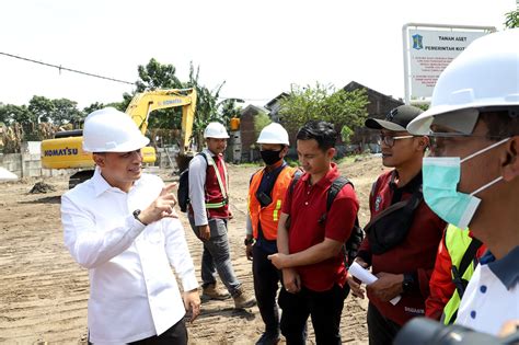 Atasi Banjir Di Surabaya Wali Kota Eri Keliling Tinjau Pengerjaan