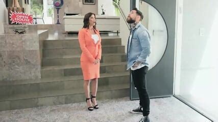 Alexis Fawx Horny MILF Bones Her Client