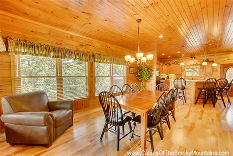 Gatlinburg Cabin - Wilderness Lodge - 4 Bedroom - Sleeps 12