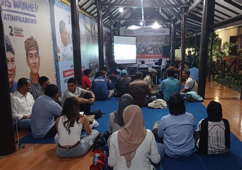 Penonton Nobar Di Kantor Tkd Jatim Debat Cawapres Sangat Menyenangkan