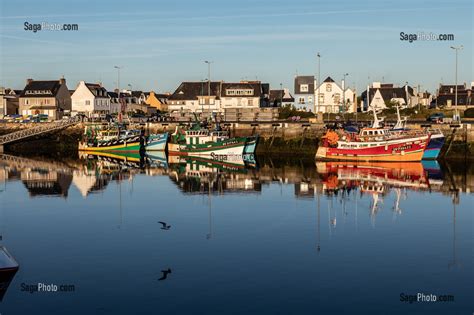 Photo De Bateaux De Pecheurs Sur Le Port Quai De Lechiagat Guilvinec