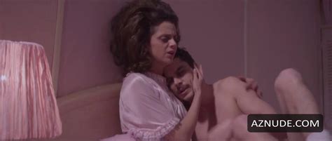 LA HORA DEL BANO NUDE SCENES AZNude