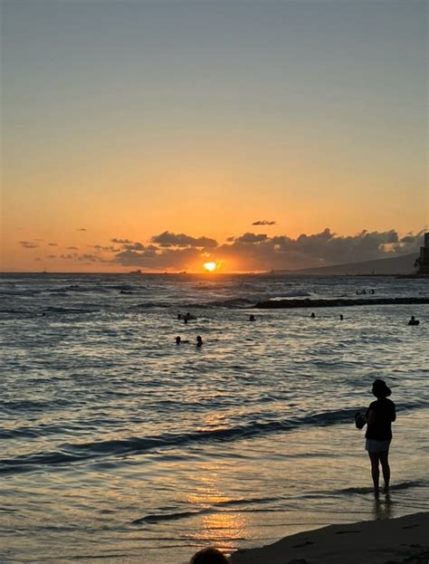 2024ハワイ旅 5日目 女子会の締めはビーチで夕日鑑賞 ハワイに住みたい