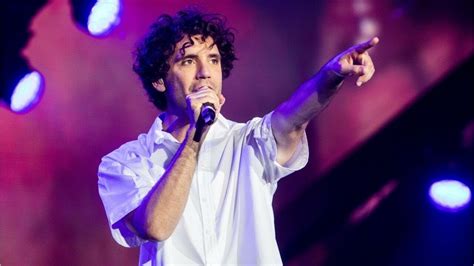 Mika Le Chanteur Rend Un Bel Hommage Jane Birkin Lors Du Festival