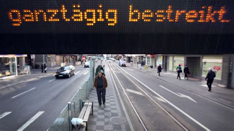 Massive Streiks Bei Bussen Und Bahnen Am Freitag Auch Nrw St Dte