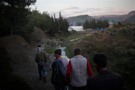 Refugees From Syria Settle in for Long Wait in Turkey - The New York Times