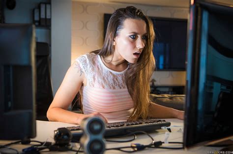 Brazzers Julia Ann Lost In Brazzers D D F C C E F B Dc Porn Pic