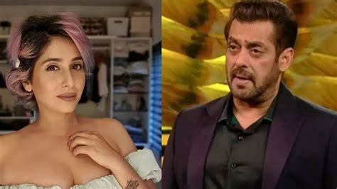 Bigg Boss 15 Salman Khan Slams Neha Bhasin For Suggesting That The