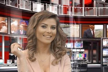 Tv Anchor Gives The Naked Truth By Presenting Bulletins Bra Less Hot