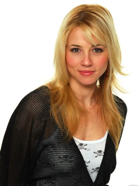 Blonde Linda Scrolller