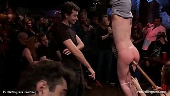 Esclavo Atado Y Con Cremallera En P Blico Xvideos