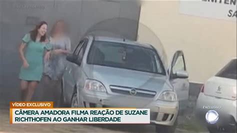 Suzane Von Richthofen Sai Correndo E Comemorando A Liberdade Na Porta