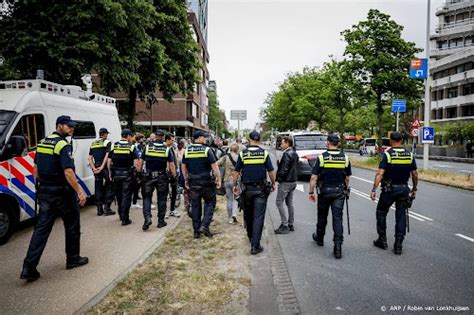 Politie Pakt Twee Mensen Op In Den Haag Rondom Boerenprotest Ditjes