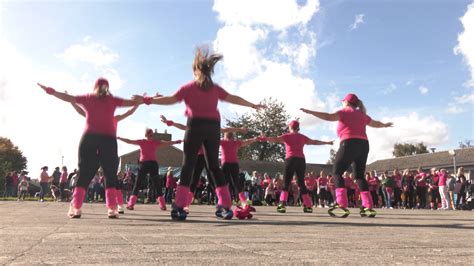 Comines le pink day d Octobre Rose une journée d activités pour