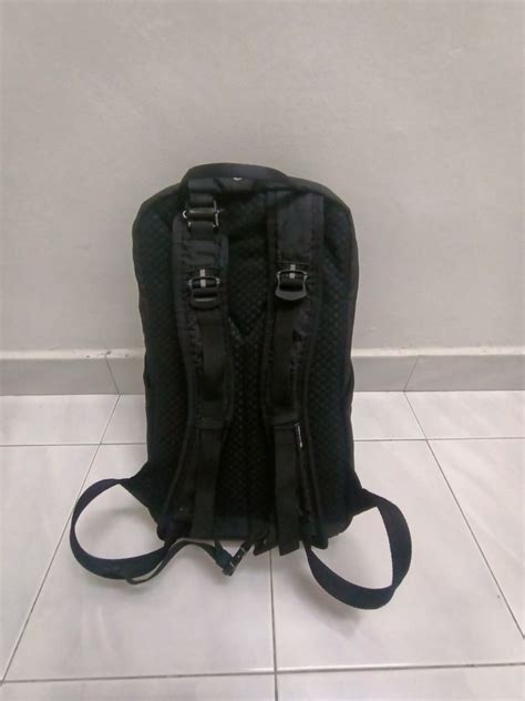 Pacsafe vibe 20l anti-theft, Men's Fashion, Bags, Backpacks on Carousell