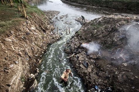 Fotos Vivir Y Morir Por La Contaminaci N Del R O Citarum Planeta