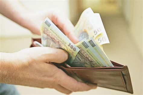 O tânără din Sălaj a vrut să şi vândă bebeluşul cu 15 000 de lei