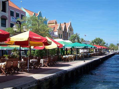 File:Waterfront Dining Willemstad Curacao.JPG - Wikitravel