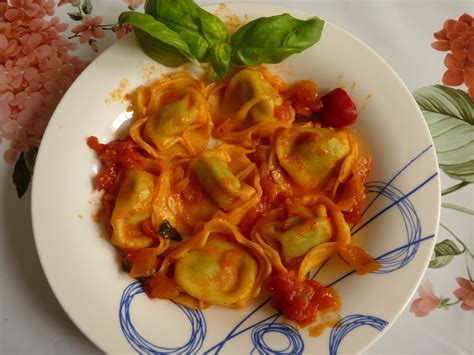 TORTELLINI AL SUGO