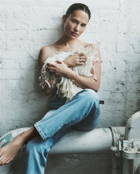 Alicia Vikander's feet
