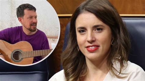 Irene Montero Embelesada Ante Pablo Iglesias Y Su Guitarra Los