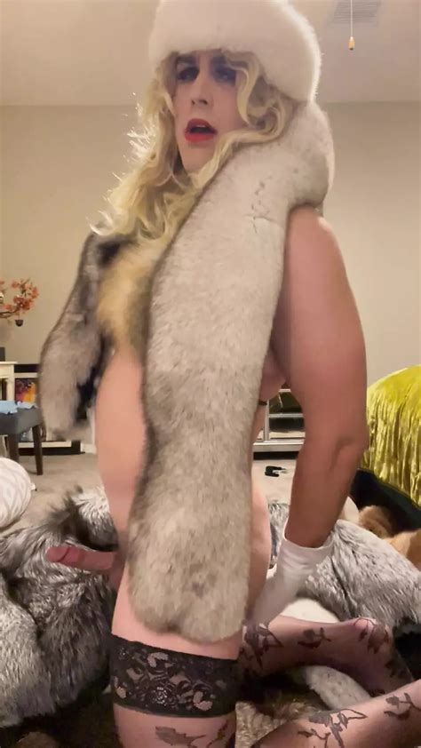 Fur Slut Tries On Fur Coats Xhamster