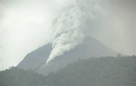 PVMBG Dalam Enam Jam 12 Kali Gunung Lewotobi Erupsi Koran Jakarta