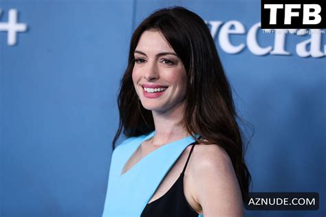 Anne Hathaway Sexy Seen Flaunting Her Hot Figure At The Wecrashed Premier In Los Angeles Aznude