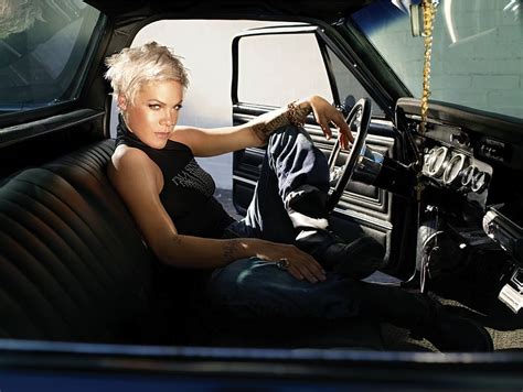 Female Singer Pink Hot Wallpapers