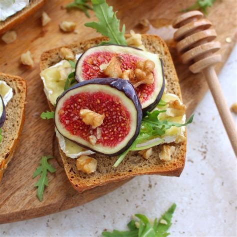 Grzanki z Serem Camembert i Figami Odżywiaj się zdrowo