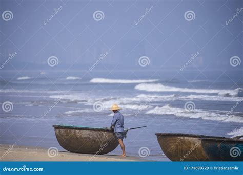 Da Nang Vietnam 16 De Janeiro De 2020 O Navio De Pesca Tradicional De