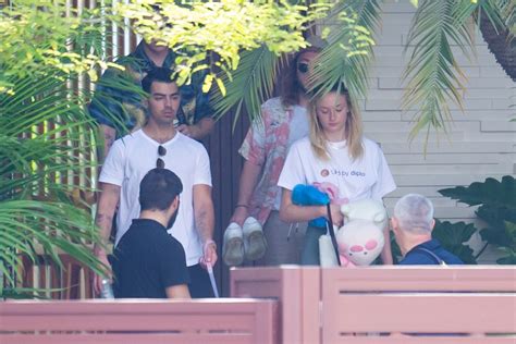 Sophie Turner Priyanka Chopra And Nick And Joe Jonas Leaves Their