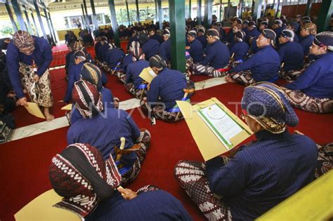 Wisuda Abdi Dalem Keraton Yogyakarta Antara Foto