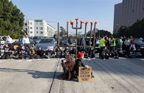 Protesters Shut Down Los Angeles Highway to Demand Ceasefire in Gaza ...