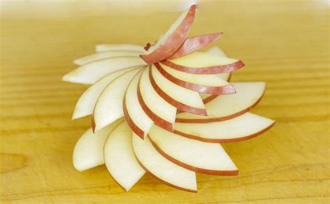 Simple Apple Swirl Garnishing Idea Fruit And Vegetable Carving Fruit