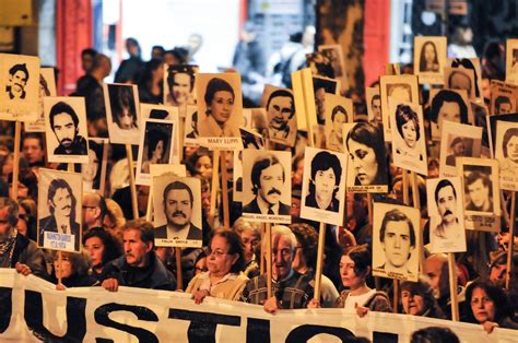 Marcha Del Silencio Distribuir N Mil Im Genes De Desaparecidos