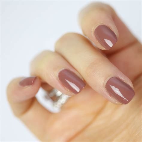 Comment choisir un vernis à ongles nude selon la couleur de votre peau