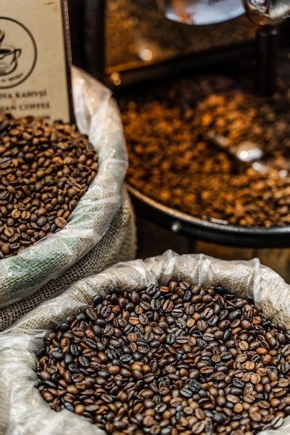 Processus De Torréfaction Des Grains De Café Dans Une Machine Spéciale