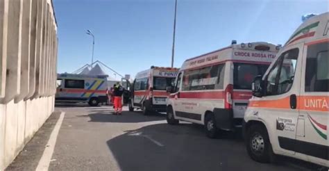 Ruggi Pronto Soccorso In Tilt Ambulanze In Coda E Attese