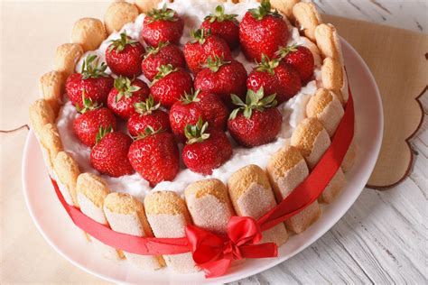 Charlotte Aux Fraises Facile Elle Vire Recettes Pour Pater Les