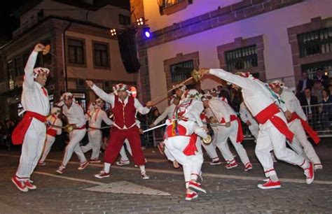 Bailes Do Corpo De Deus Cavalhada 7 Maravilhas De Portugal