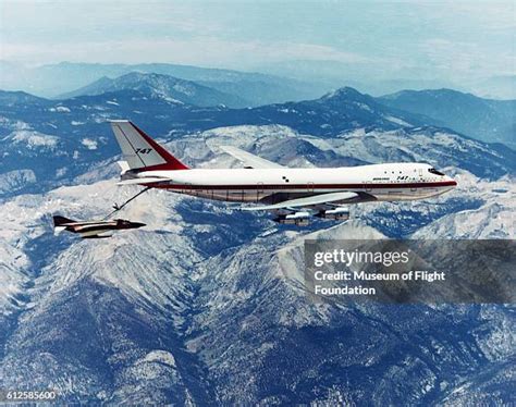 93 Boeing 747 Side View Stock Photos, High-Res Pictures, and Images ...