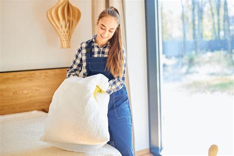 The Importance of Cleaning Pillows and How to Do It Correctly