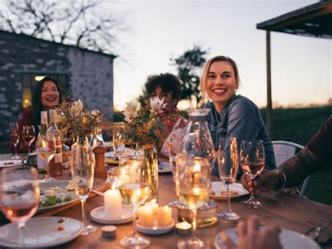 15 Rude Dining Habits You Didn’t Know Were Making You “That Person” at ...