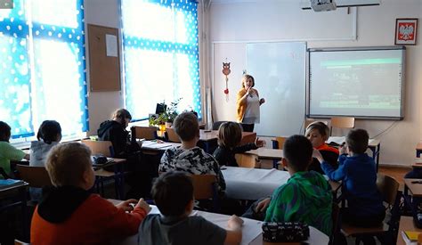 W tej wrocławskiej szkole oceny nie są najważniejsze Ma uczyć myślenia