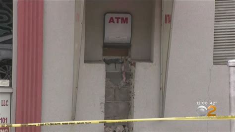 See It Suspects Use Van To Steal Atm From Queens Business Cbs New York