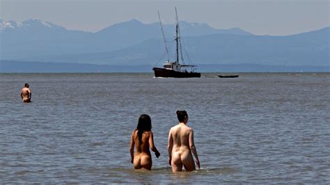 Sem Roupa Conhe A Praias De Nudismo Espalhadas Pelo Brasil E Pelo