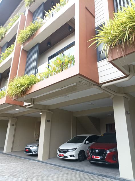 4 Storey Townhouse In Cubao Quezon City Near EDSA With 4 Bedroom With 2