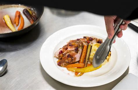 Filet de porc aux deux moutardes et à lestragon carottes glacées au miel